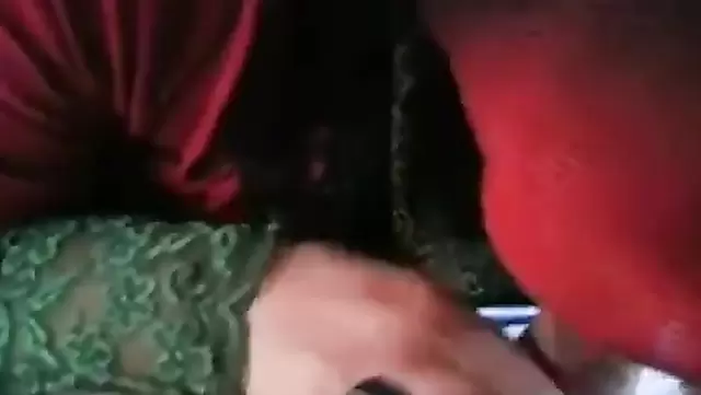 یه مرد ترک کیرکلفت از زنش التماس می کنه که براش ساک بزنه.